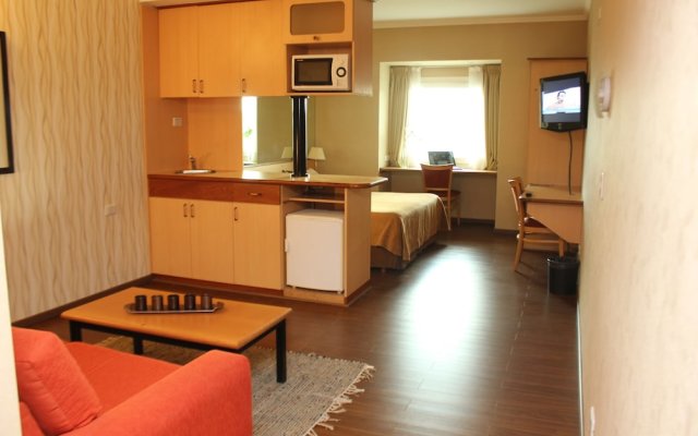 Hotel Aeroparque Inn & Suites
