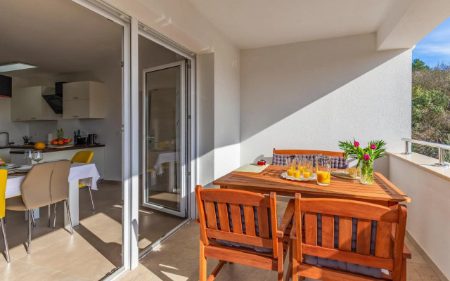 Holiday House emjalemi