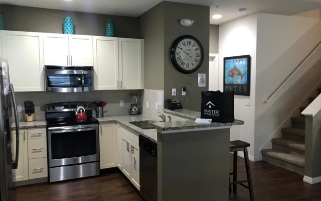 Lucaya Village 3040 #22-101