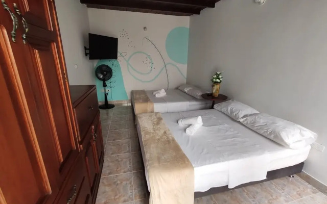 Hostal Colors - Hostel