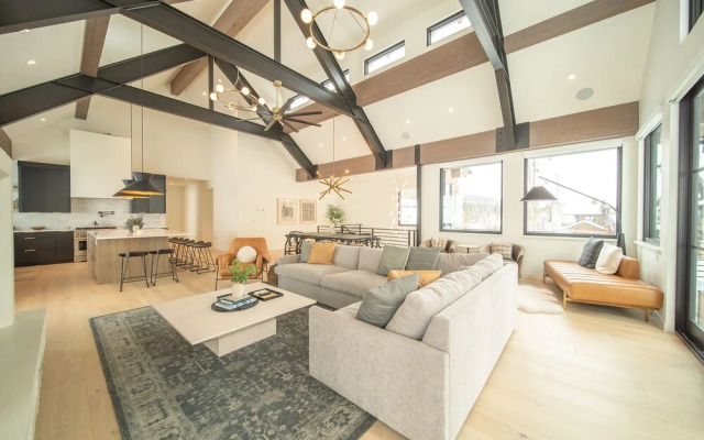 Wolf Rock Home 82