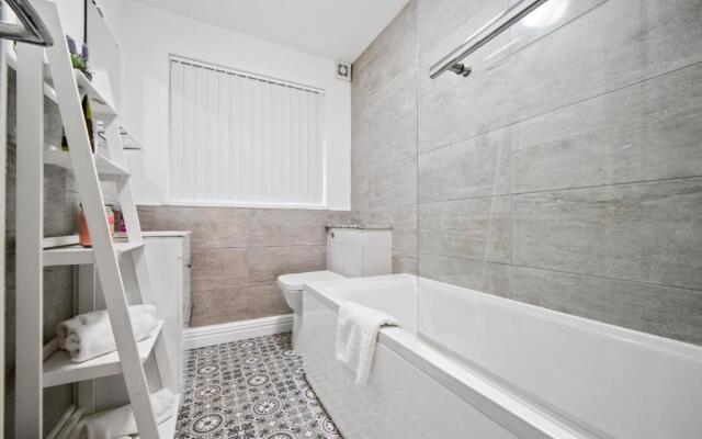 Village Hideaway 2 Bedroom Apartment North Cardiff