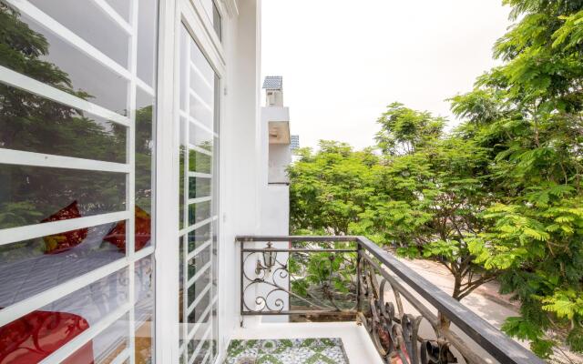 OYO 471 White 1 Hotel