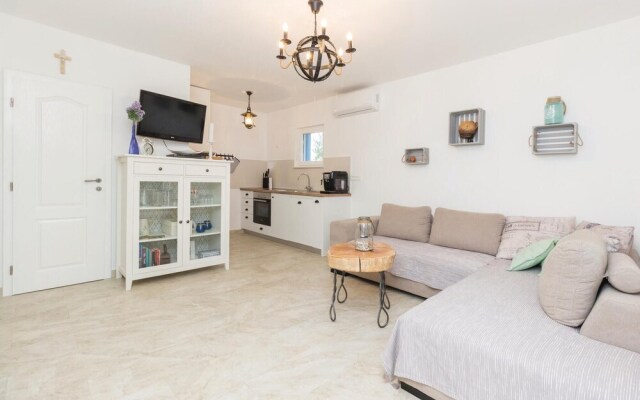 Awesome Home in Zdrelac With Wifi and 4 Bedrooms