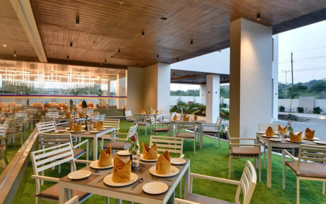 Click Hotel Pithampur