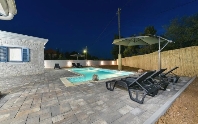 Ani 1 - With Pool - H
