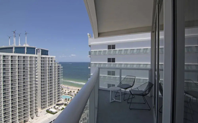 Sapphire Suite Beachfront, Gym + Pool!