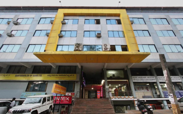Shambhavi Hotels By OYO Rooms