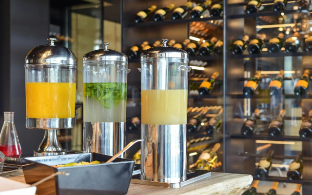 R hotel experiences