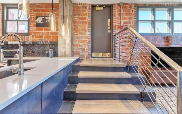 The Maverick, powered by Placemakr - River Walk