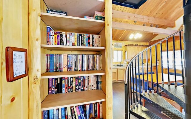 880 Edgemoor Rd Cabin