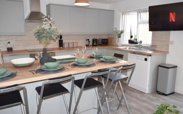 Watermill Close