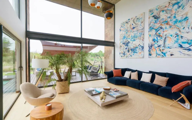 Troya Regal Villa By Cadenzalux