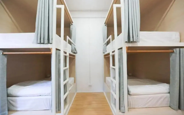Petit Espace Hostel