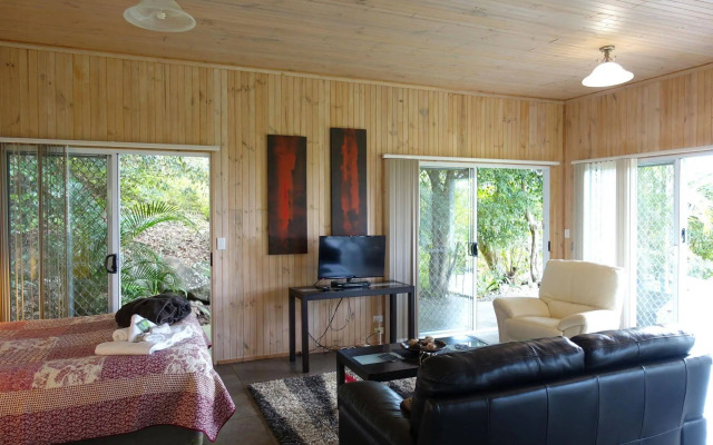 Treetops Accommodation Montville