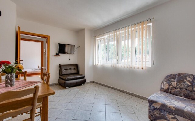 Beautiful Apartment in Marsici With Wifi and 1 Bedrooms
