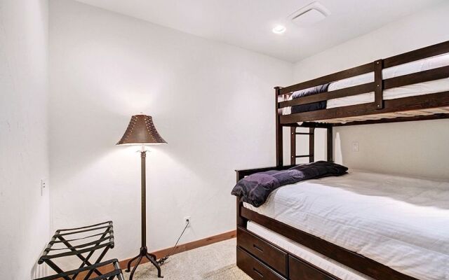 Pine Needle Lodge 5 Bedroom Home by RedAwning