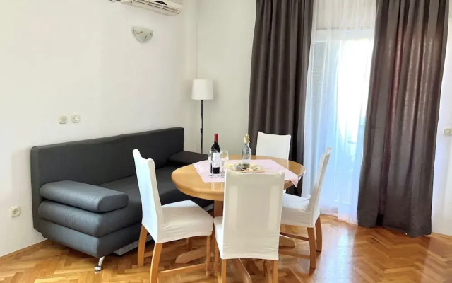 Bright and Cozy Apartment With Balcony in Kastel Luksic