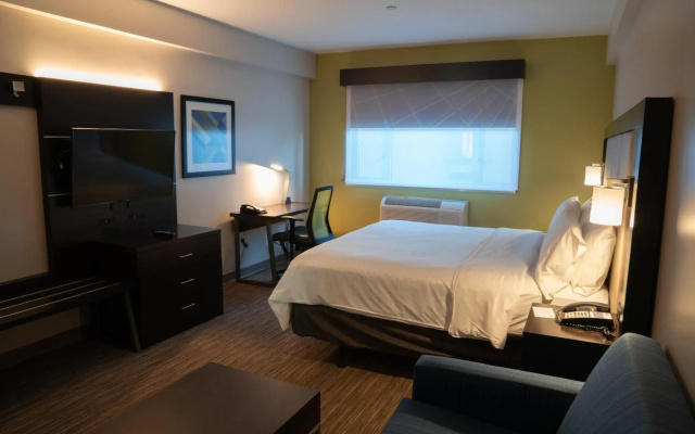 Holiday Inn Express Maspeth by IHG