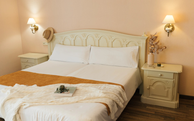 Hotel Roger de Flor Seleqtta