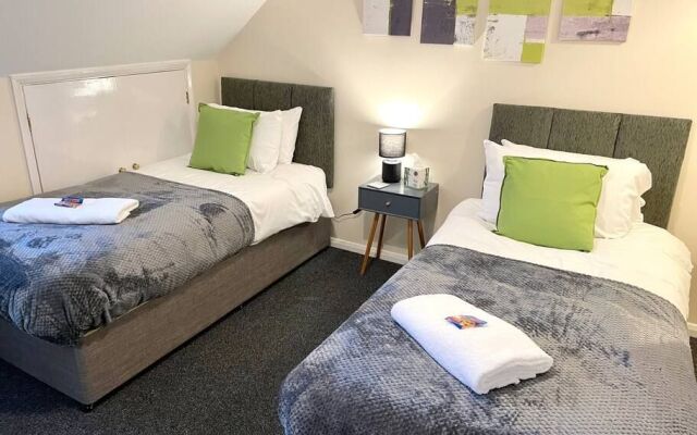 Spacious & Cosy House by Passionfruit Properties