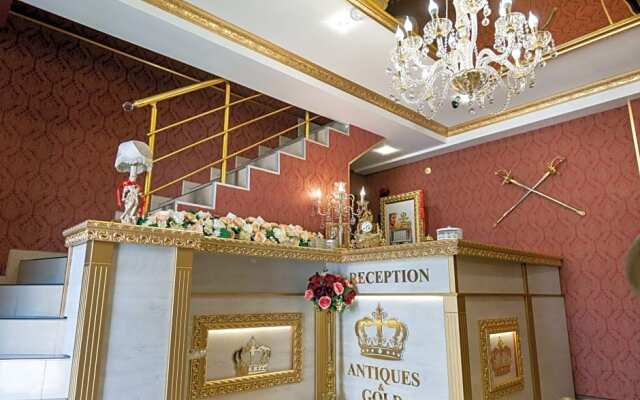 ANTIQUES & GOLD Boutique Hotel