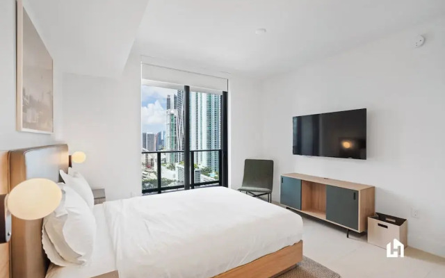 Stylish Apartments with Partial Ocean Views in Downtown
