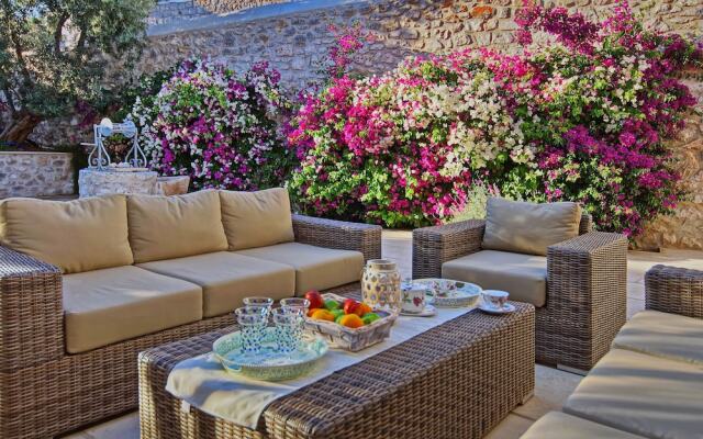 Hydra Moon Villa
