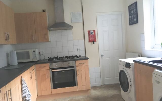 Upper Villiers - Contractors