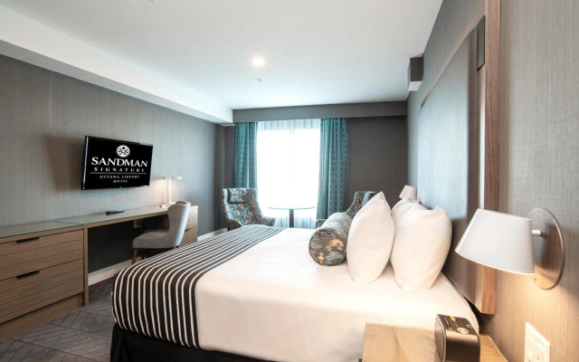 Sandman Signature Ottawa Airport Hotel