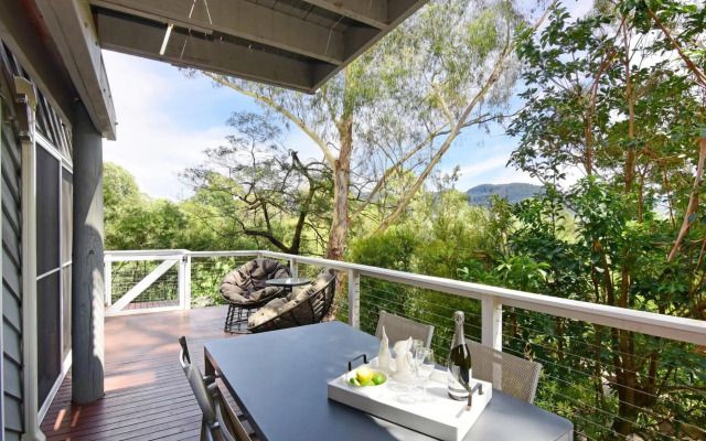 Treetops - Newly renovated, in the village!