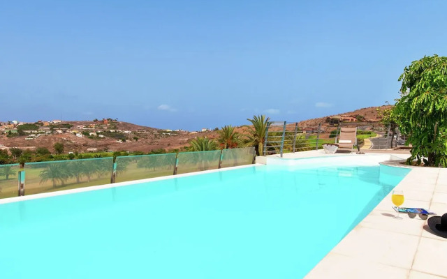 Vibrant Villa in San Bartolomé de Tirajana With Swimming Pool