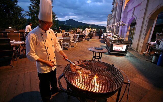 Adonis Hotel