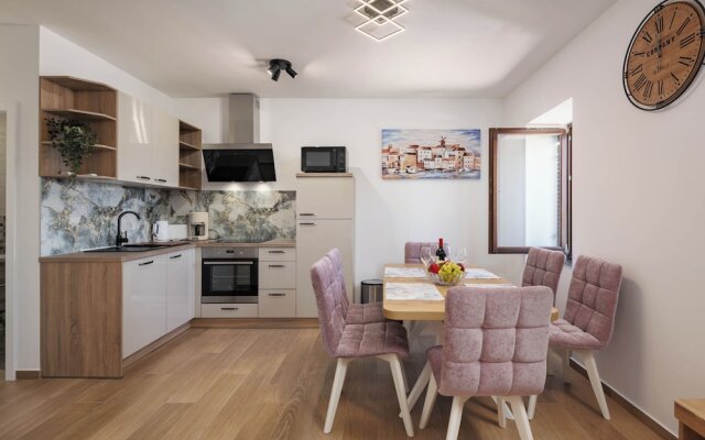 Seafront Apartment Nana 2