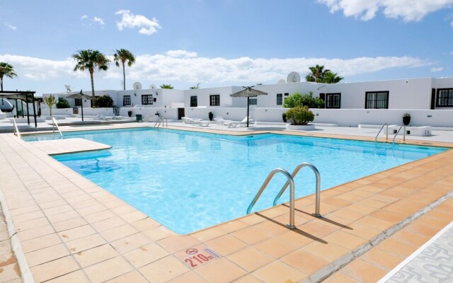 Apartment With 2 Bedrooms in Puerto del Carmen, With Wonderful sea Vie