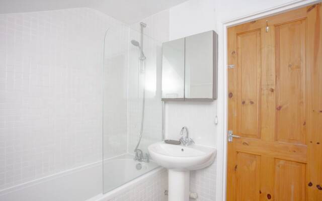 The Crescent Moon - Elegant 1BDR Flat