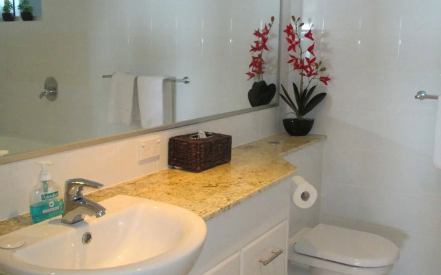 Tingeera Beachfront Apartments
