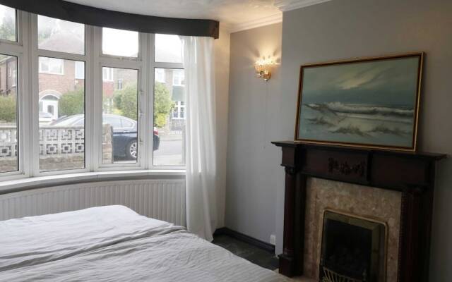 Lovely 4-bed House in Nottingham