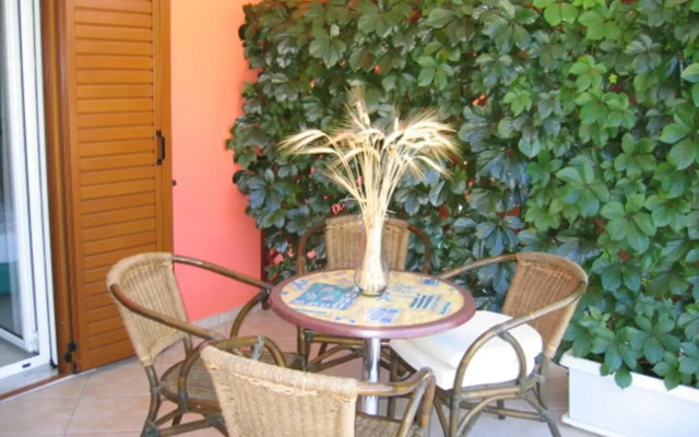 Nikas Villa Orange Apartments