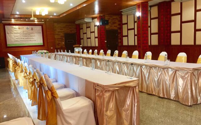 Khum Sai Ngam Hotel & Resort