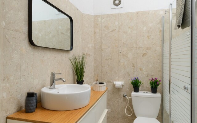 Bauhaus 2BR with Sea View by FeelHome