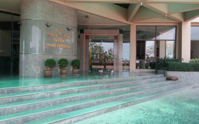 Cha-Am Grand Condotel by Frank