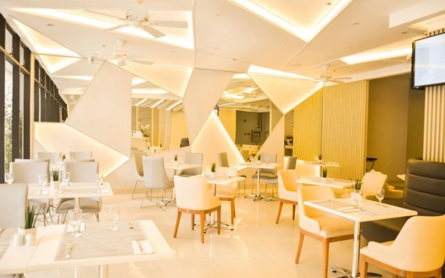 Aura One Hotel