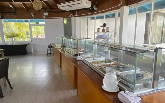 Hotel On Vacation Blue Reef