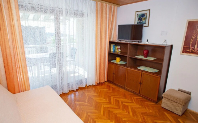 Ivan - Great Location - A2