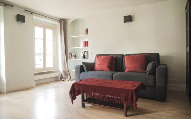 Apartments - Into Paris