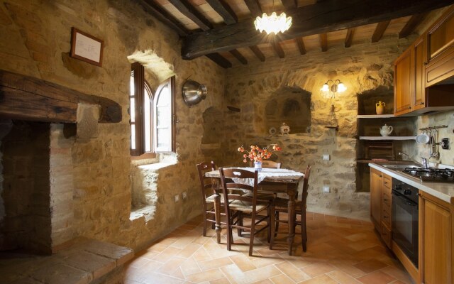 Castello di Cisterna