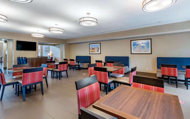 Comfort Suites Auburn near I-69