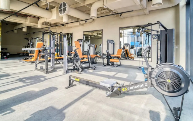 Urban 1BR w Balcony in Business Bay