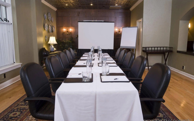 Seven Gables, St. Louis West, a Tribute Portfolio Hotel
